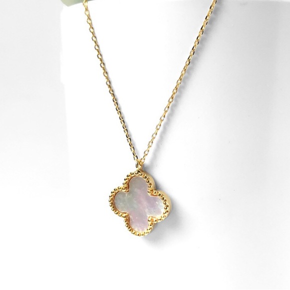 Women’s mother of pearl pendent yellow gold sanity beautiful women’s necklace - Picture 2 of 3